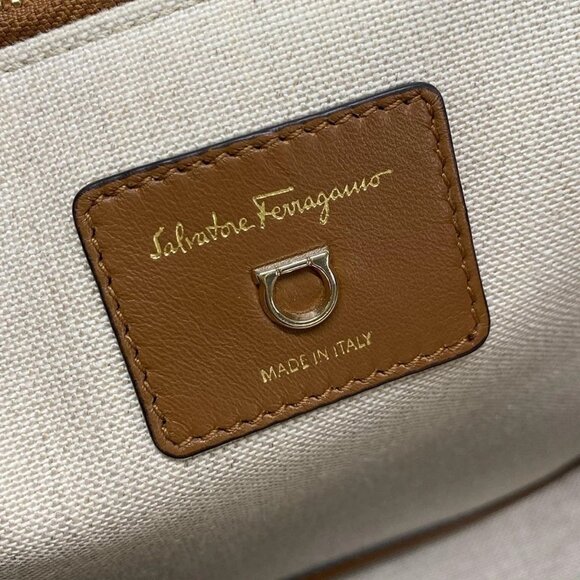 Auth Salvatore Ferragamo Studio Box 21I101 Natural (Light Brown) Fabric - Picture 7 of 16